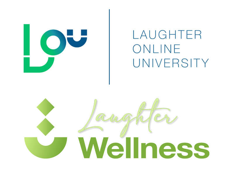 Laughter Wellness Sebastian lance la première formation en ligne au monde dédiée au Yoga du Rire. Le Dr Kataria s’y oppose fermement : « Ça ne marchera jamais. » Ce refus marque un tournant. Sebastian réalise que sa méthode ne rentre plus dans le moule. Il trace sa propre voie : Une nouvelle aventure commence.